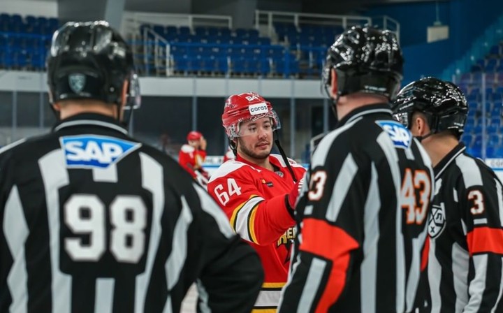 Prípravný zápas pred KHL priniesol hromadnú bitku aj rasizmus